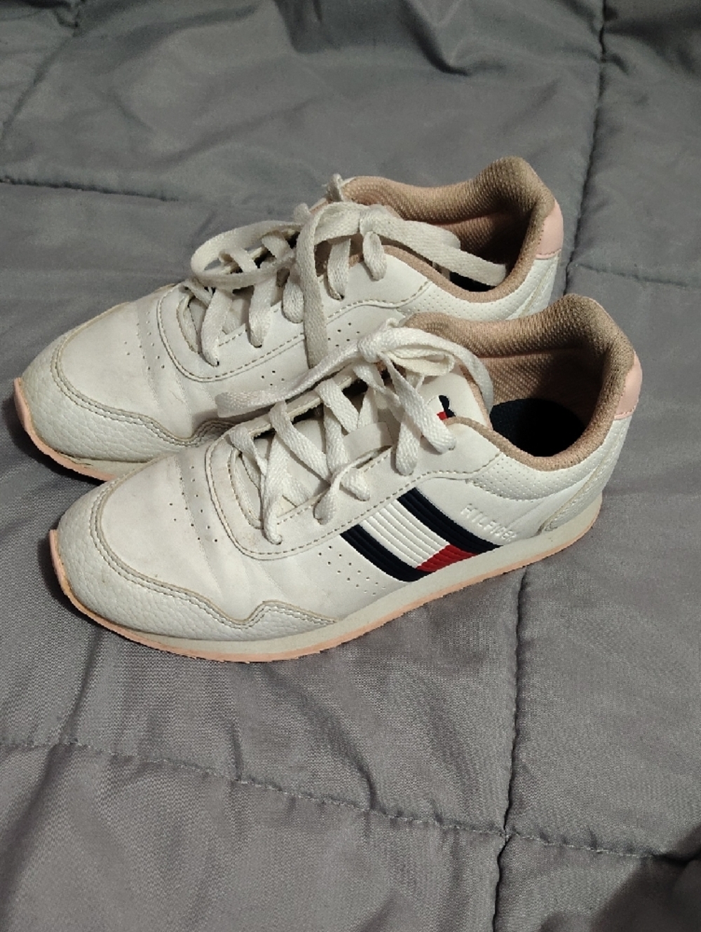 Tommy Hilfiger White Sneakers with Red & Navy Stripe Accents - Picture 4 of 5